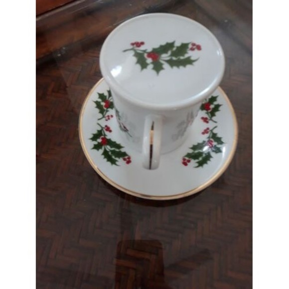All The Trimmings Royal Gallery CHRISTMAS HOLLY Porcelain lided Mug & Saucer set - Picture 3 of 12